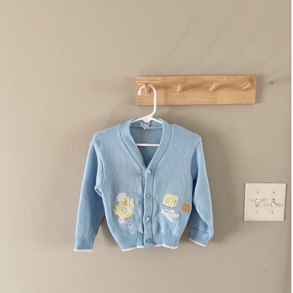 24m. Baby crest vintage sweater